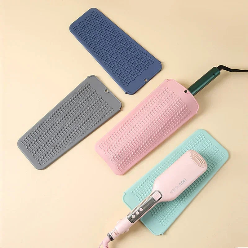 Silicone heat-resistant pouch and mat with hair straightener
